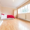 2 rooms in Exquisite, Modern Professional House Main Photo