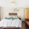 Luxurious Room for Single and Couple Main Photo