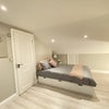 Refurb superb modern studio flat - no couples Main Photo
