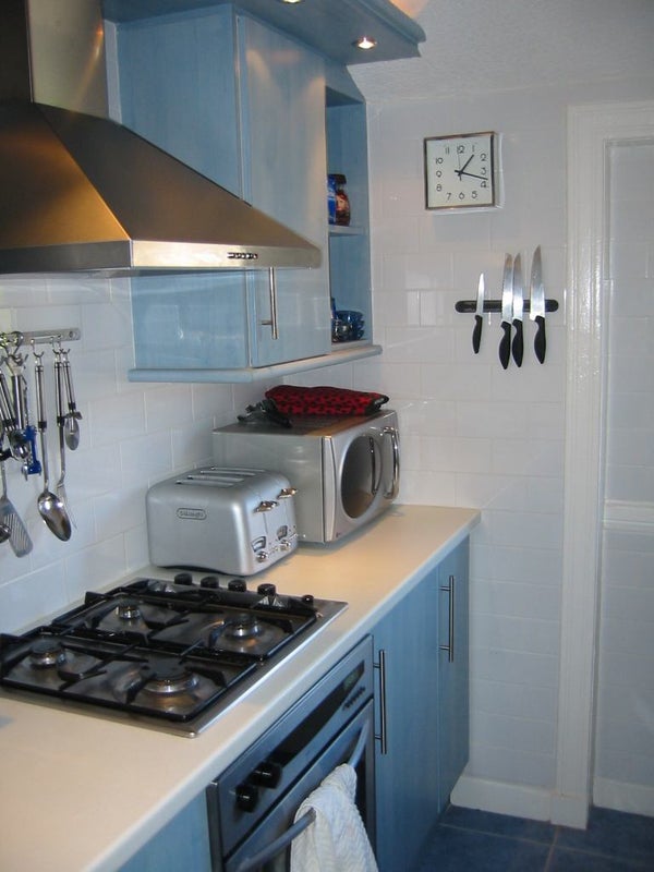 Photo 1: Kitchen