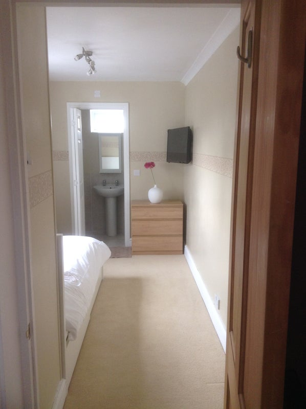 Room Rent In Leatherhead Room Rent In Leatherhead