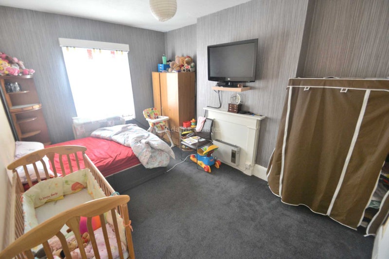 'Bedsit to Rent Including Most Bills London Rd' Room to Rent from