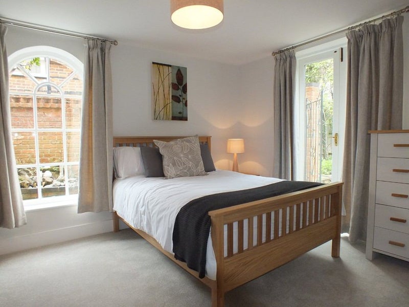 Photo 1: Room 2