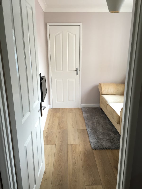 Photo 1: Own Lounge