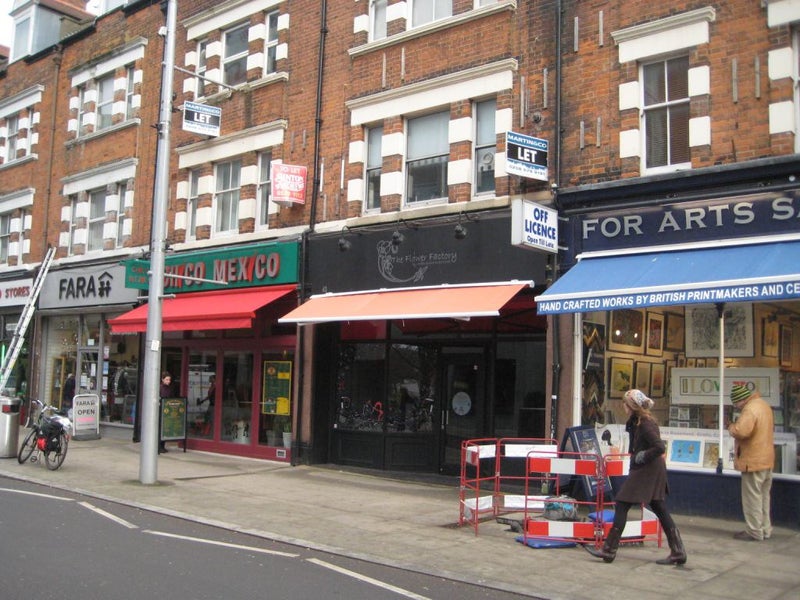 'Stunning 1Bedroom Flat, Ealing Broadway inc Elec' Room to Rent from SpareRoom