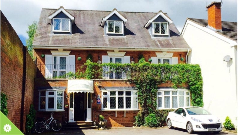 Photo 1: Victoria Lodge