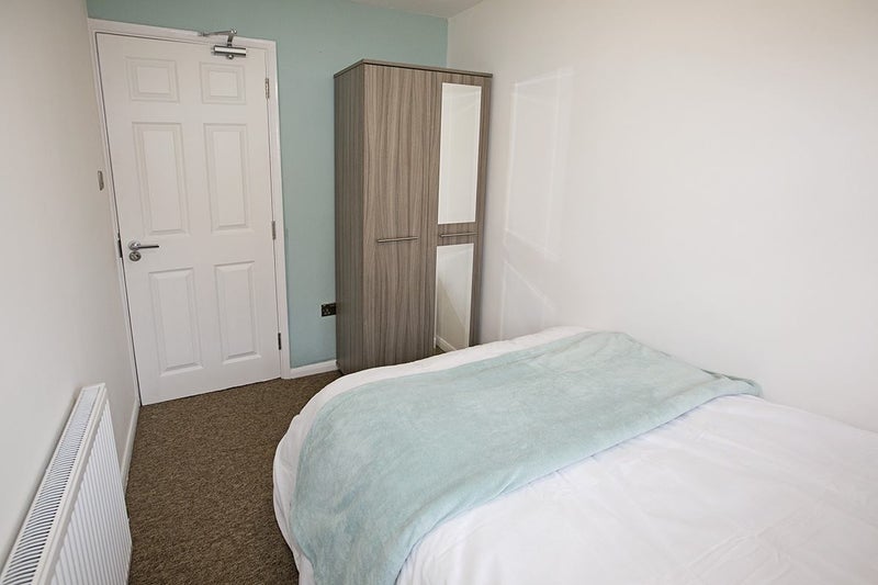 Photo 1: Room 5