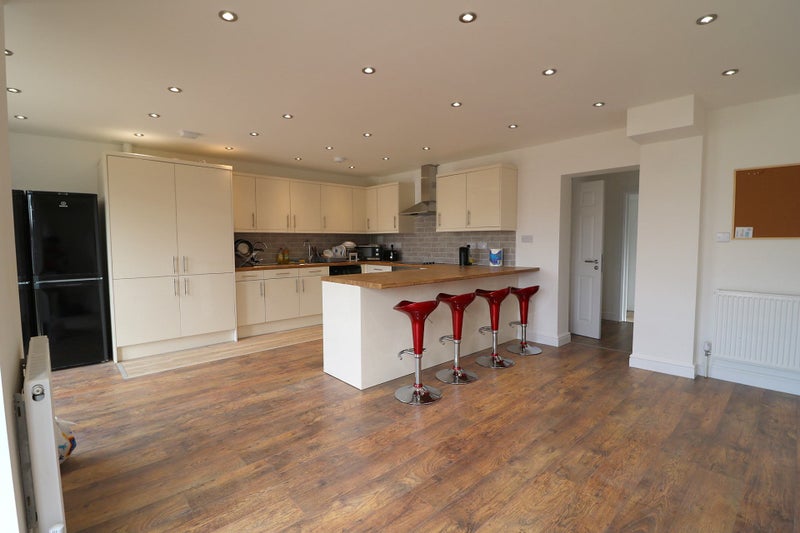 Photo 1: KITCHEN DINER