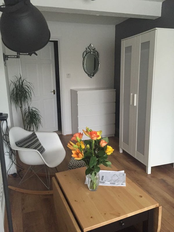 Photo 1: Bedroom/Lounge