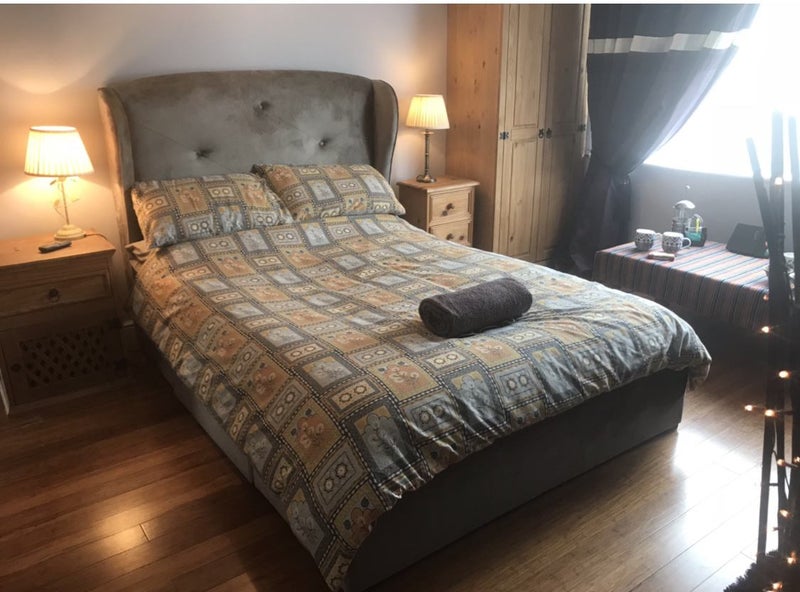 Photo 1: Bedroom