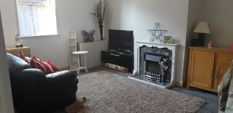 Photo 1: Lounge