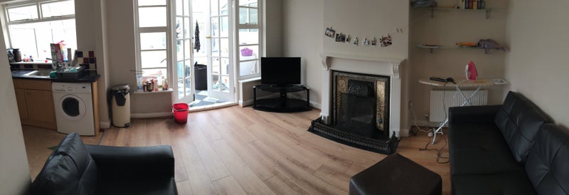 Photo 1: TV/Living room