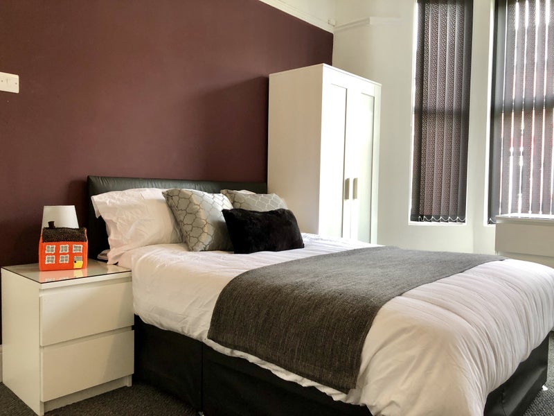 Photo 1: Ground Floor Room (Room 1) with kitchenette