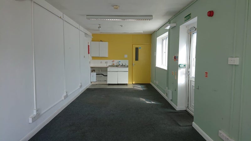 Photo 1: Inside / Kitchen: