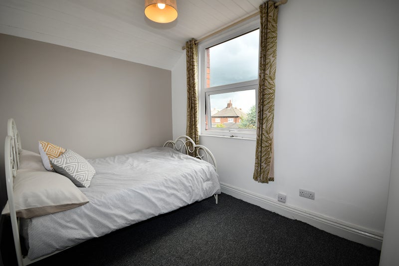 Photo 1: Room 6 available room £425