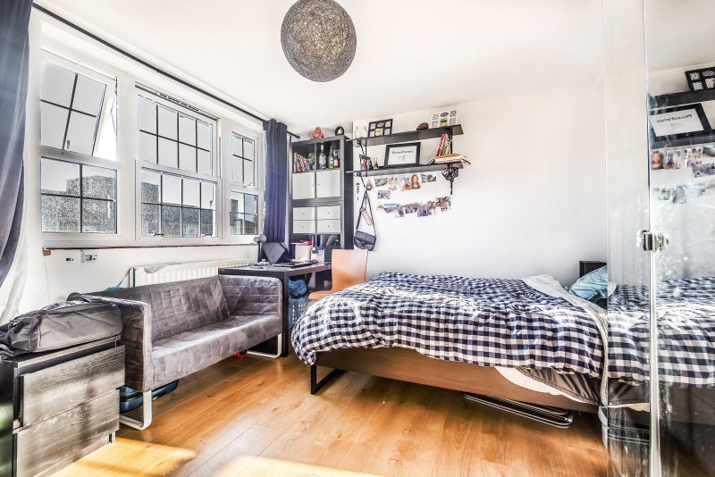 Photo 1: Very large double bedroom