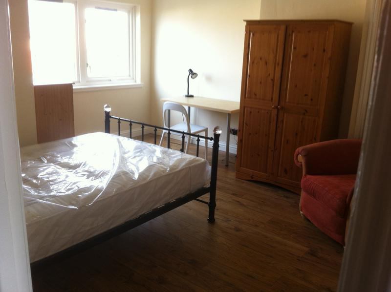 Photo 1: Very Large Double Room