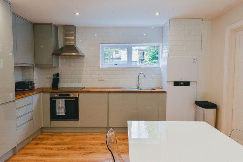Photo 1: Kitchen