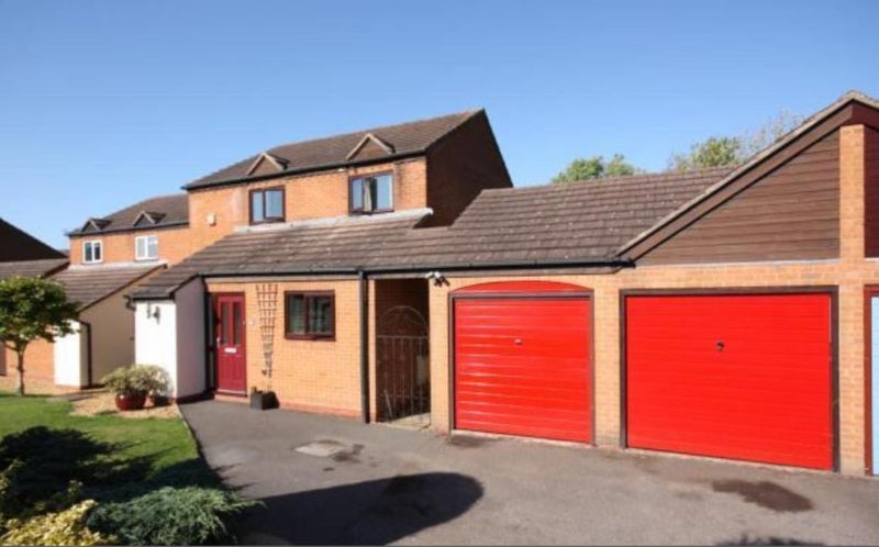 Photo 1: Detatched House With Offroad Parking