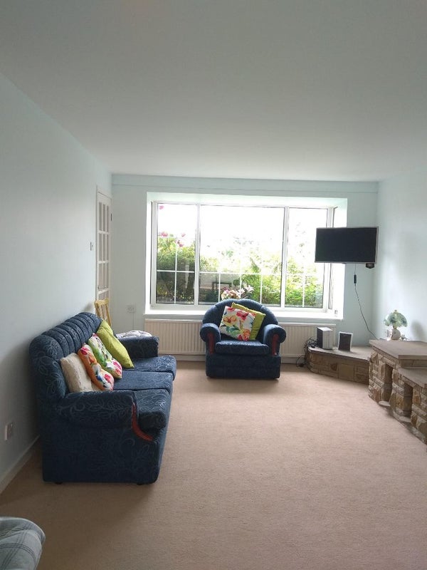 Photo 1: LIVING