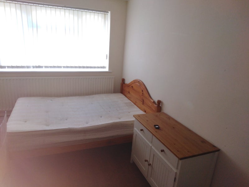 Photo 1: Bedroom