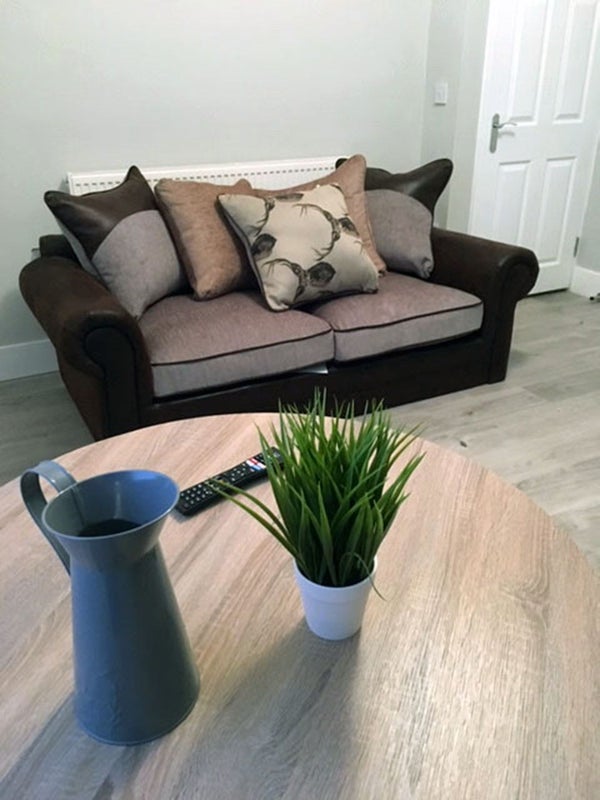 Photo 1: lounge