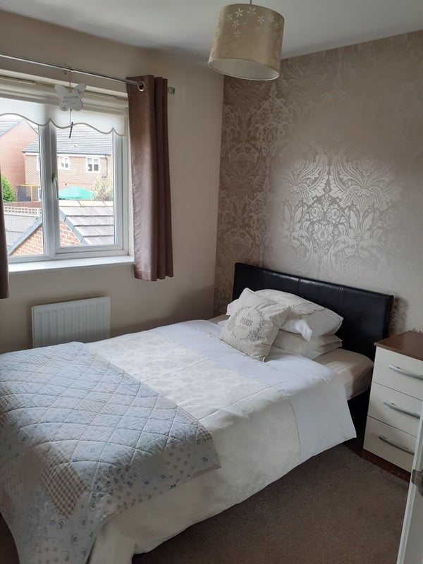 Photo 1: Room 1