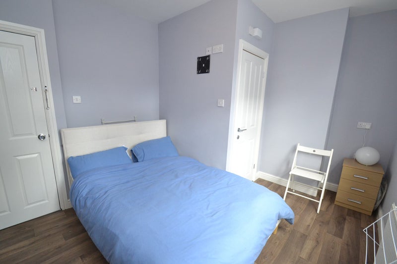Photo 1: Room 1