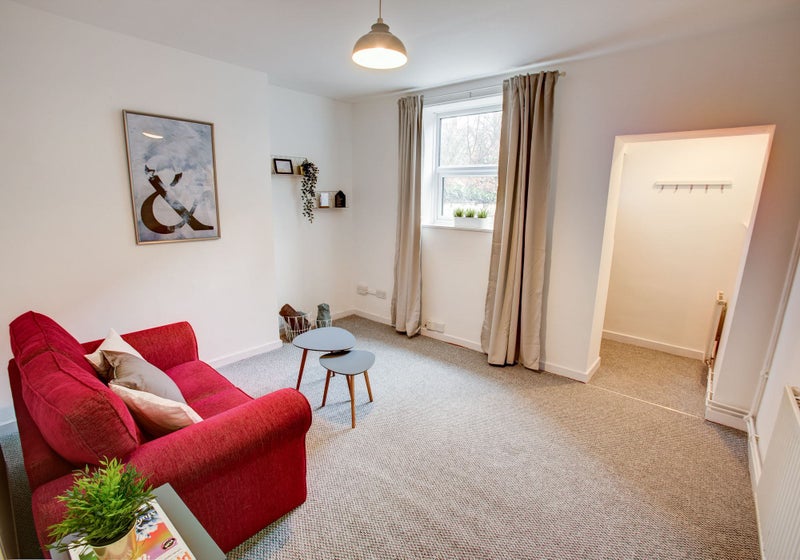 Photo 1: lounge
