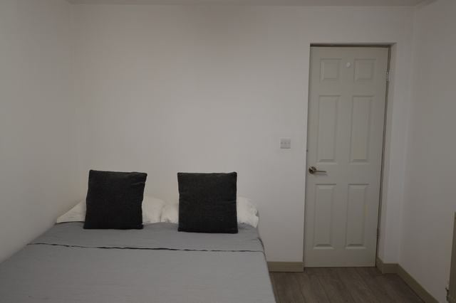 Photo 1: Bedroom 5