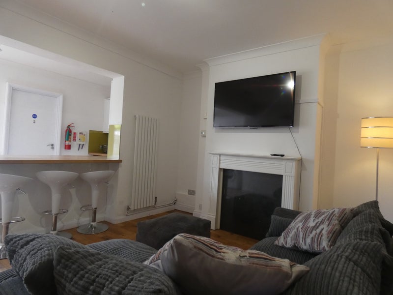 Photo 1: Kitchen/diner