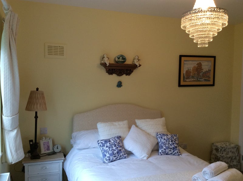 Photo 1: Bedroom