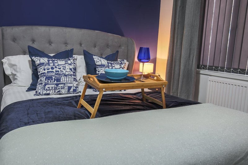 Photo 1: Room 1