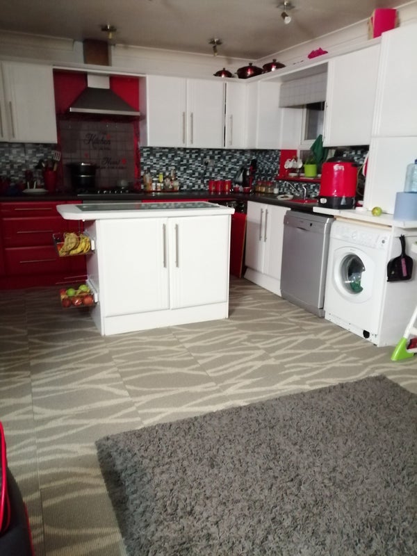 Photo 1: Kitchen dinner