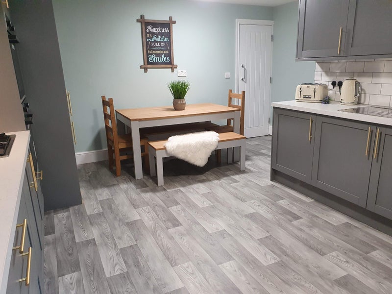 Photo 1: Beautiful large kitchen