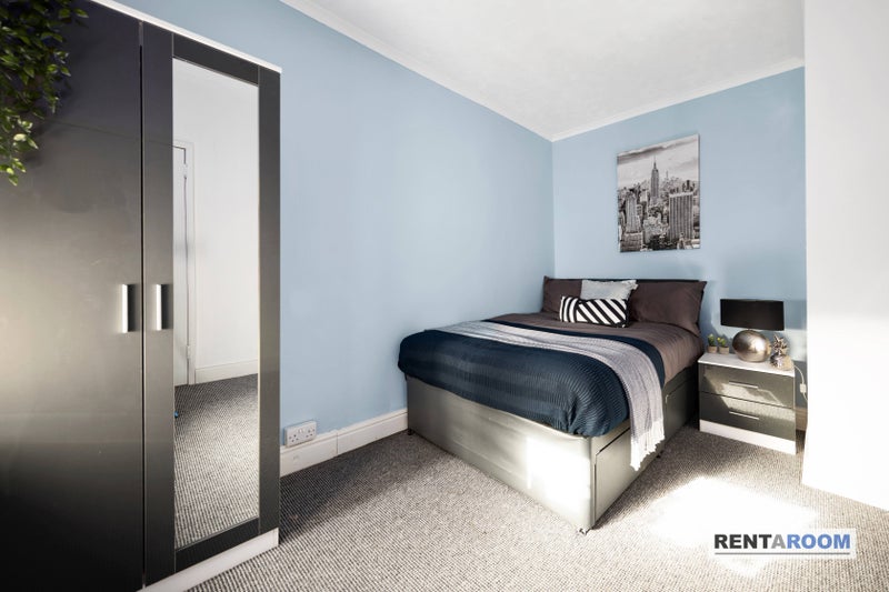 Photo 1: Room 3