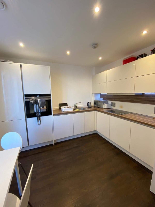 Photo 1: Kitchen