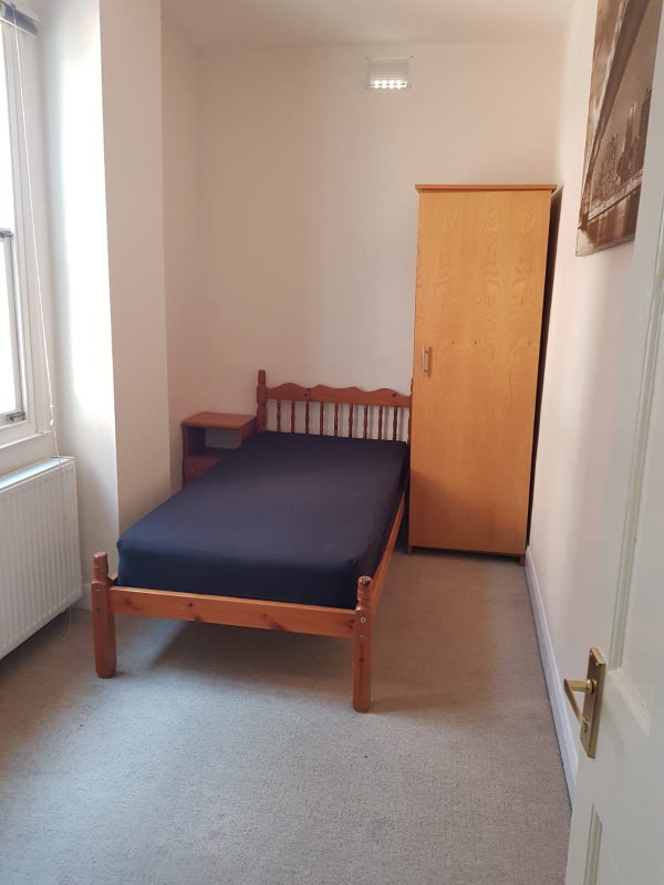 Photo 1: Bedroom