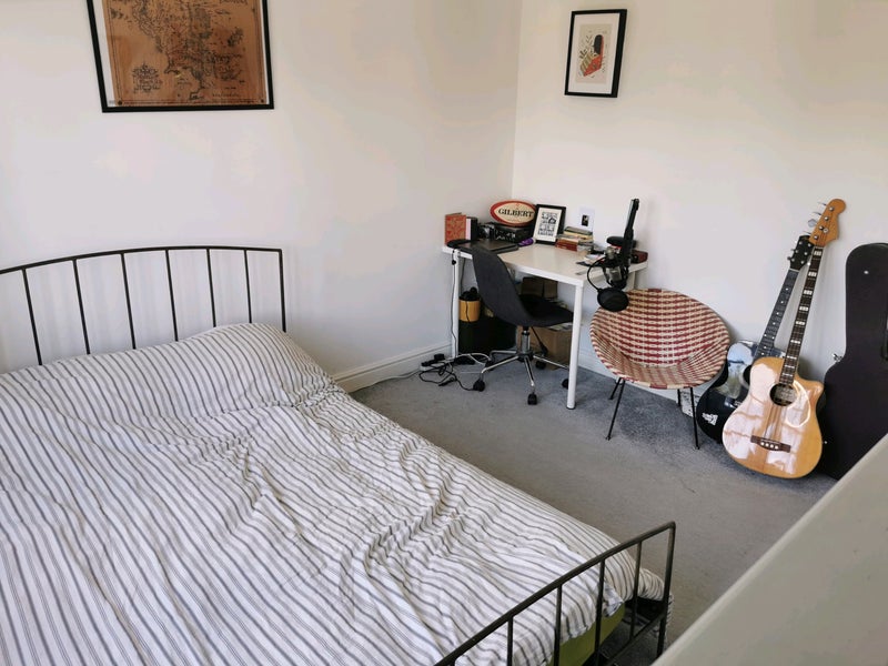 Photo 1: Bedroom