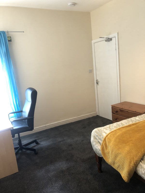 Photo 1: Available Double Room