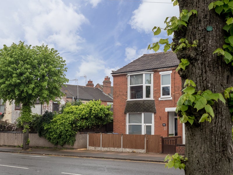 Photo 1: Well located on the edge of Earlsdon