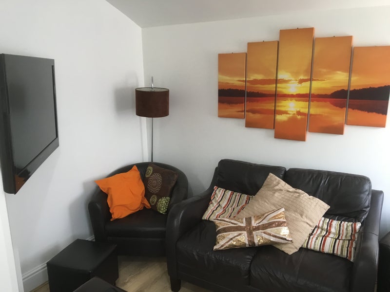 Photo 1: LOUNGE