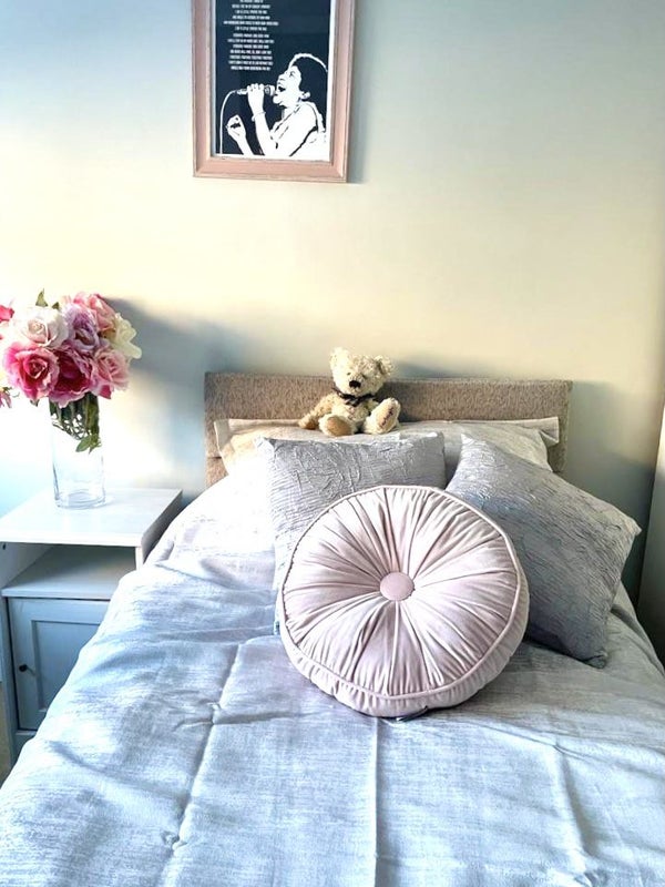 Photo 1: Room (Yours)