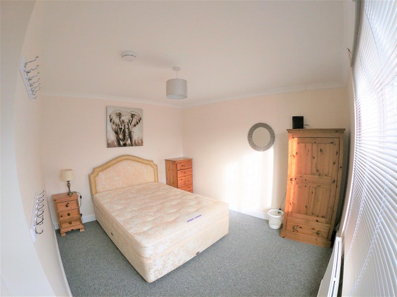 Photo 1: Clean double room