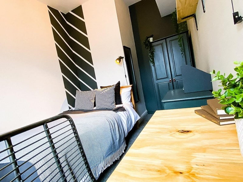 Photo 1: Room 3