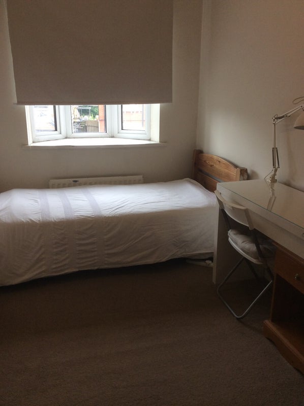 Photo 1: Bedroom