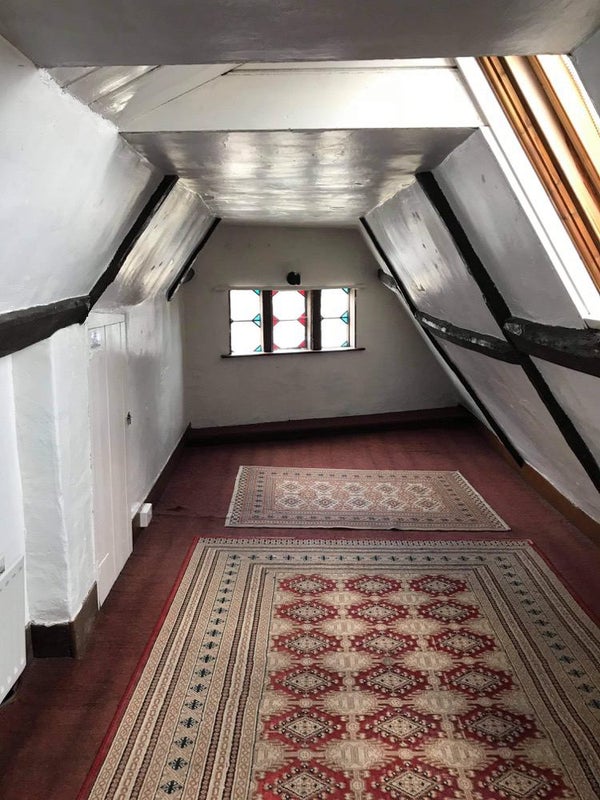 Photo 1: Room 1