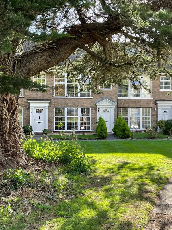 Photo 1: Front Aspect
