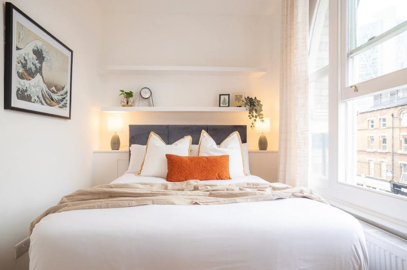 Photo 1: Bedroom 1
