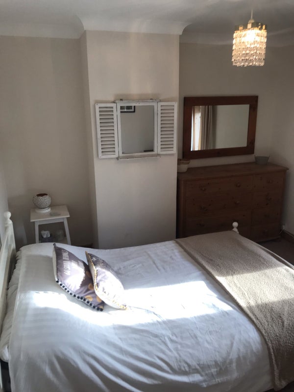 Photo 1: Bedroom